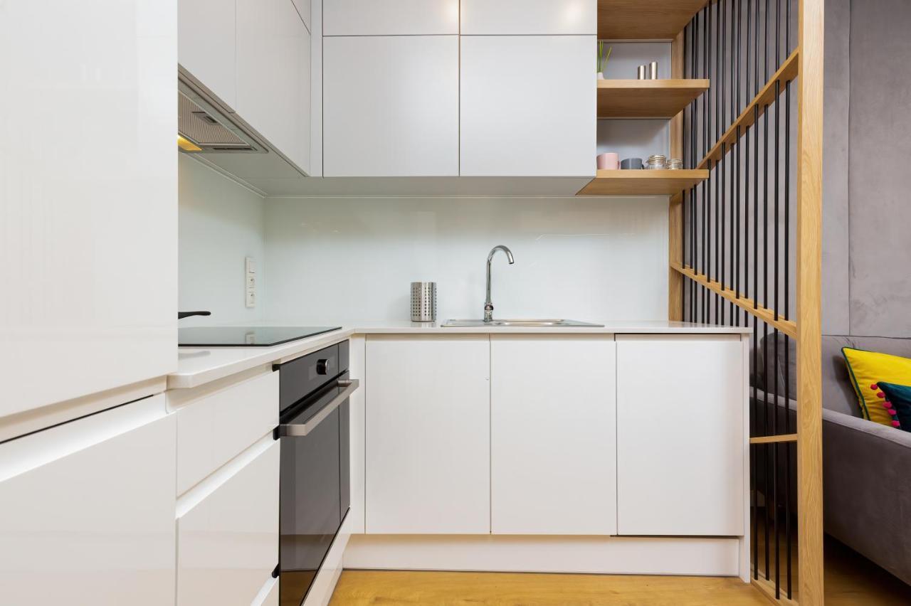 Apartment City Center Grzybowska By Renters Prestige Варшава Экстерьер фото